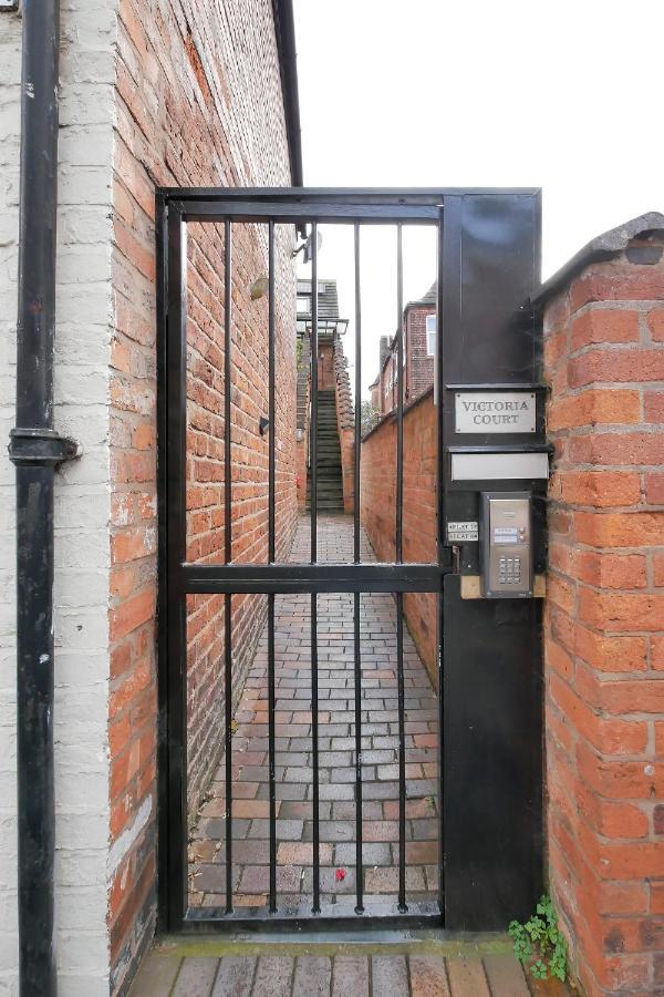 Crewe Short Lets 6 Victoria Court, Crewe Lägenhet Exteriör bild